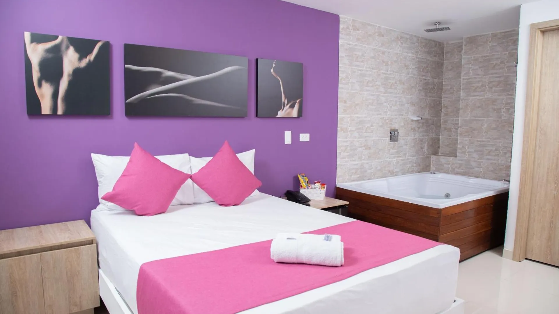 Bajo La Luna Hotel Medellín Colombia
