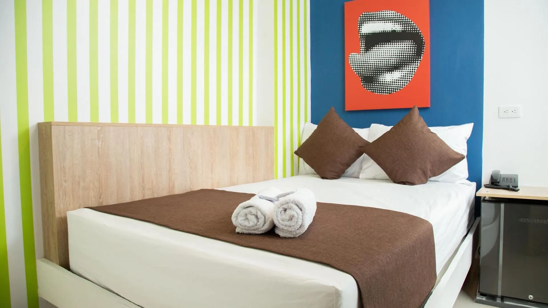 Bajo La Luna Hotel Μεντεγίν 0*,  Κολομβία