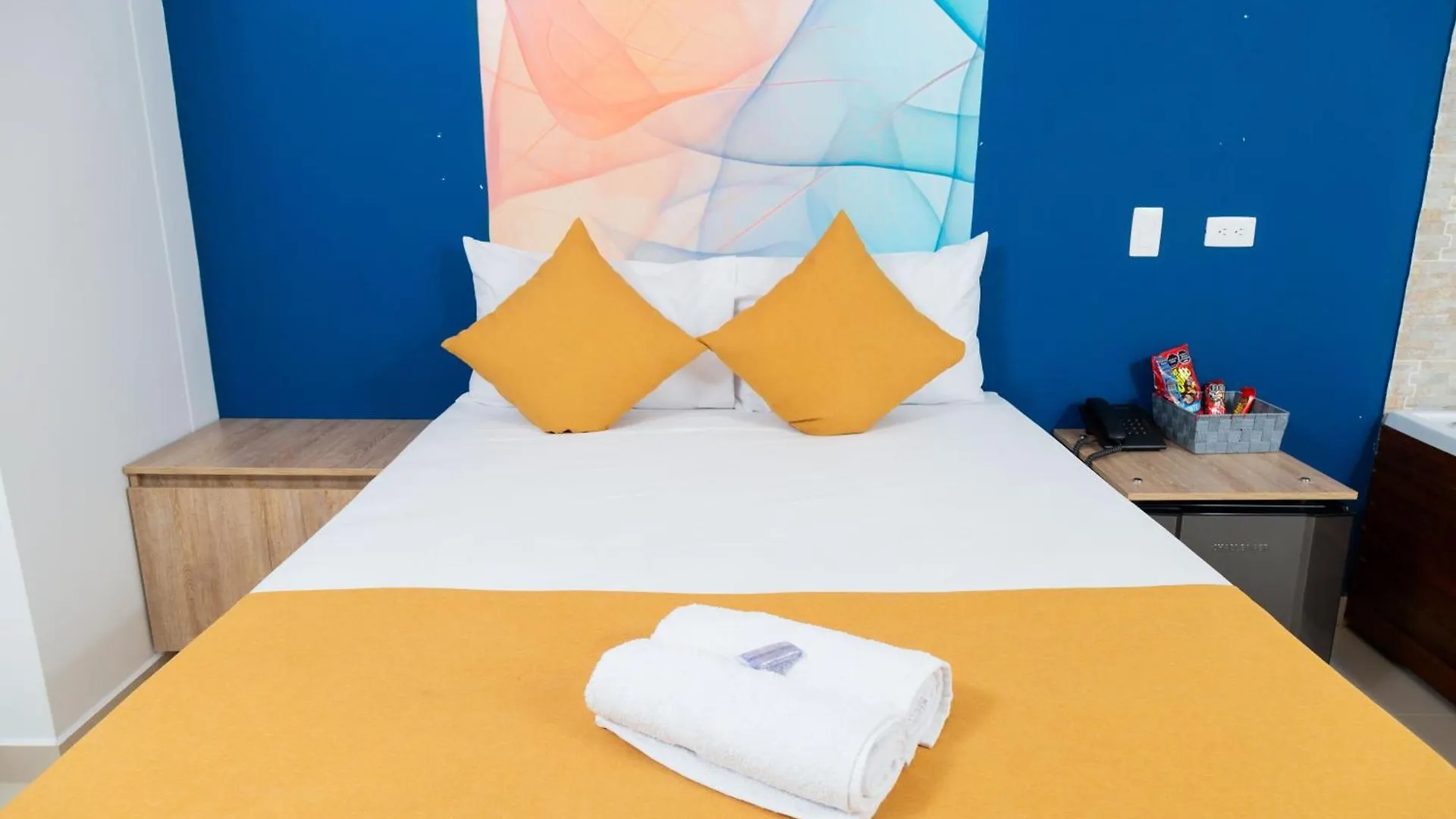 Bajo La Luna Hotel Μεντεγίν 0*,